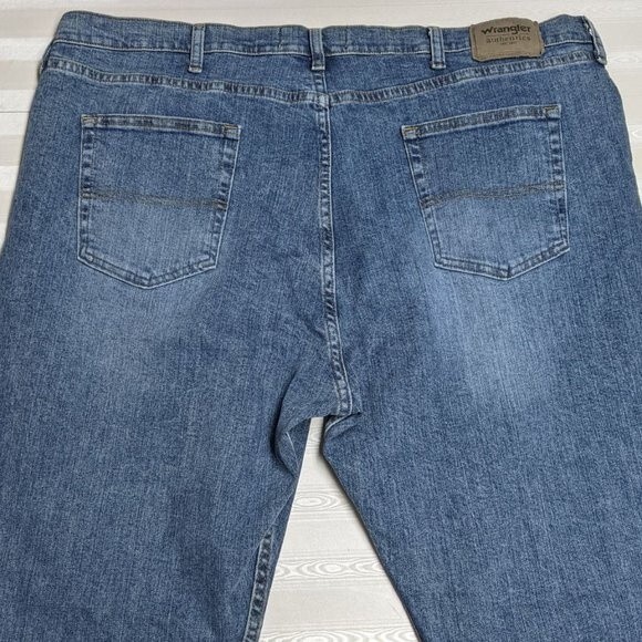 Wrangler Jeans Men 42x32 Authentics Straight Leg Regular Fit Blue Medium Wash - Picture 4 of 9